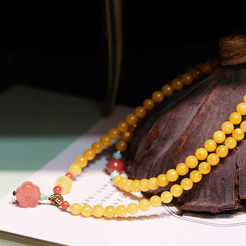 Collana con ciondolo a forma di fiore in ambra curativa e bilanciata