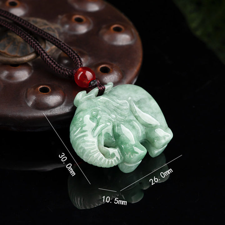 Collana con ciondolo a corda con giada elefante, fortuna e forza