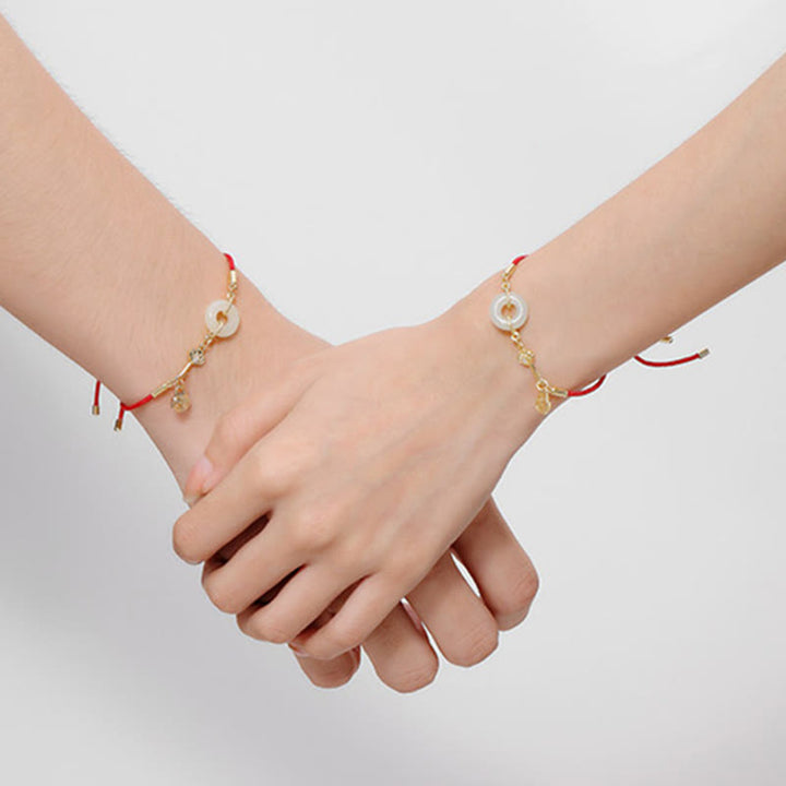 Braccialetto in corda rossa con fibbia della pace in giada Hetian placcato oro 18K con carattere Fu e Buddha Stones