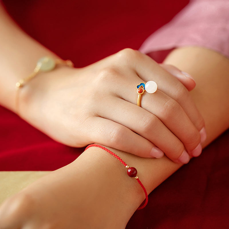 Anello di giada bianca con nuvola propizia e benedizione