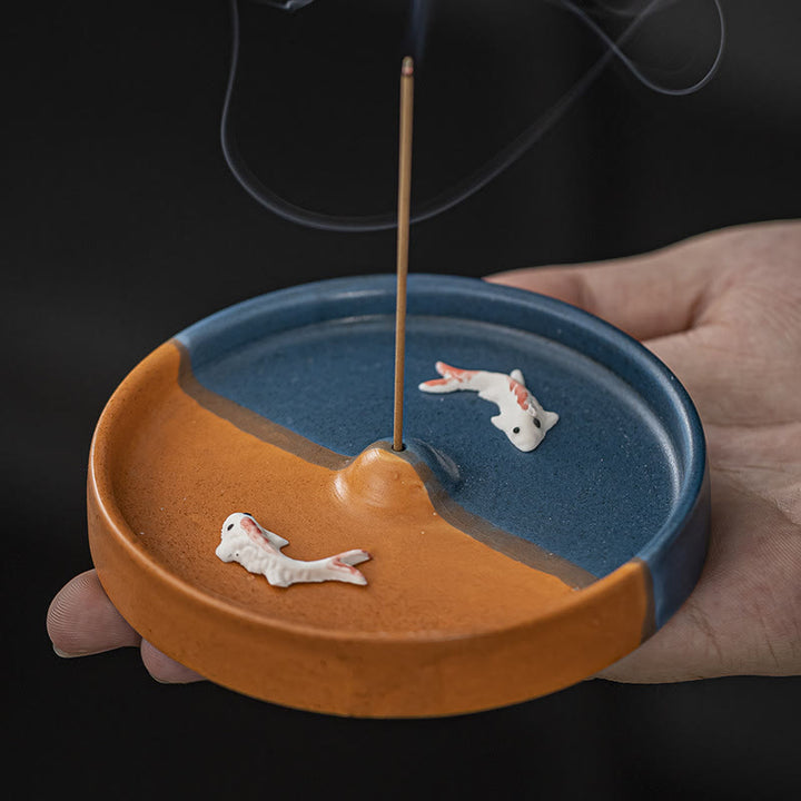 Buddha Stones Modello di pesce Koi Decorazione per bruciatore di incenso in ceramica con guarigione spirituale