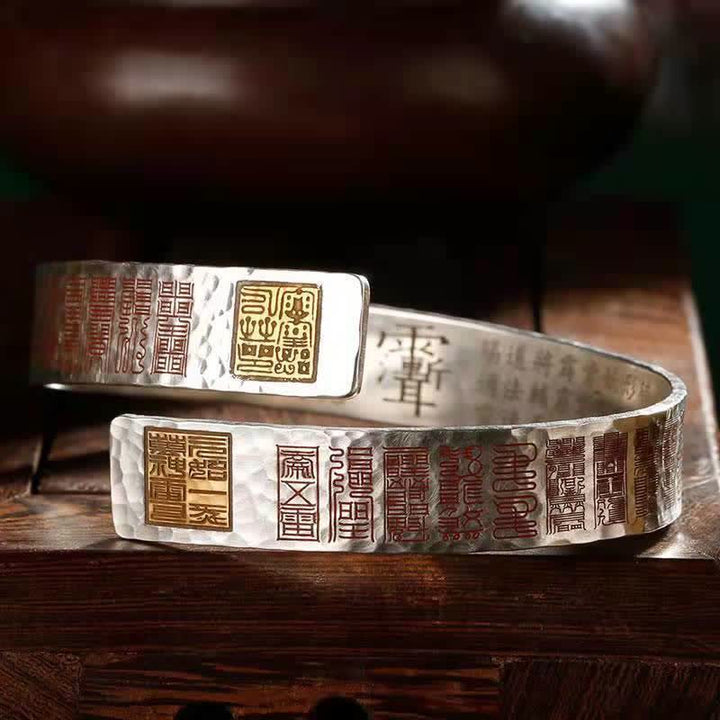 Bracciale rigido con polsino in rame con lettere e bilanciamento curativo