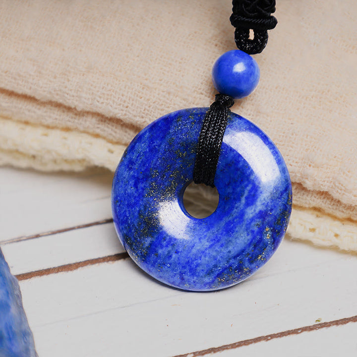 Collana con ciondolo moneta portafortuna Buddha Stones, cristallo curativo e pietre preziose