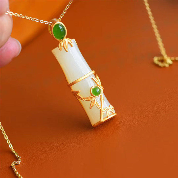 Collana con ciondolo di protezione in giada bianca e giada ciano con Buddha Stones e bambù
