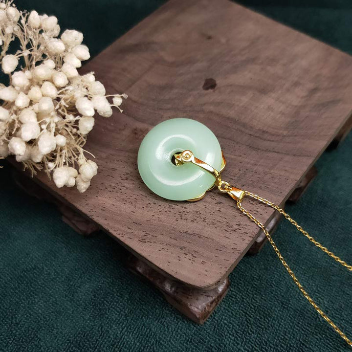 Collana con ciondolo a forma di foglia di giada rotonda con Buddha Stones e fortuna