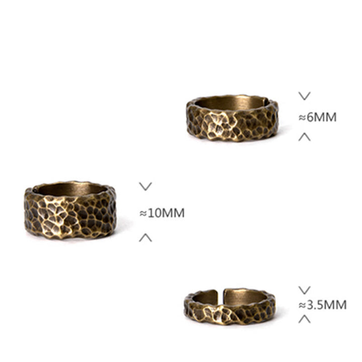 Anello portafortuna in ottone e rame con motivo a rilievo tibetano