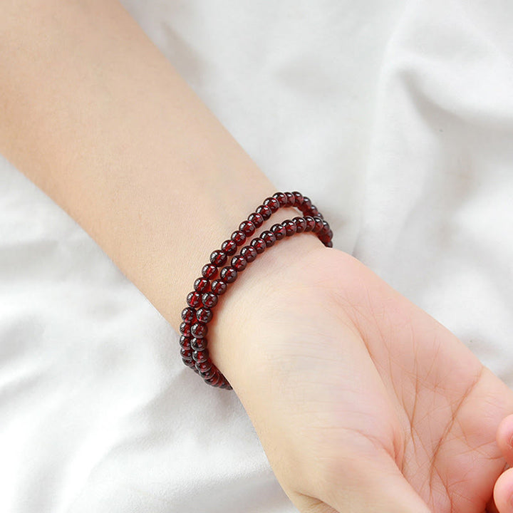 Bracciale Buddha Stones placcato oro 14K con quarzo fragola naturale e granato, stabilità a doppio giro