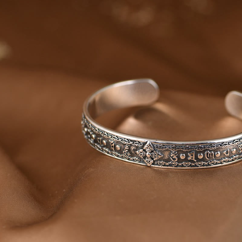 Bracciale rigido con Buddha Stones in argento sterling 925 Om Mani Padme Hum con doppio Dorje inciso e saggezza