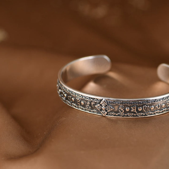Bracciale rigido con Buddha Stones in argento sterling 925 Om Mani Padme Hum con doppio Dorje inciso e saggezza