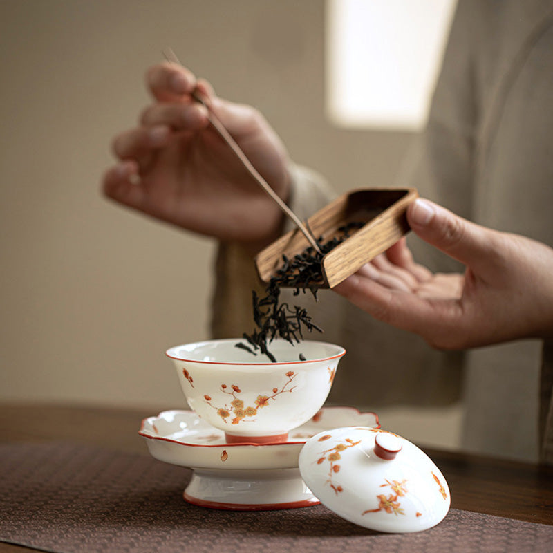 Buddha Stones Fiori di porcellana bianca Gaiwan in ceramica Sancai Tazza da tè Kung Fu Tazza da tè e piattino con coperchio