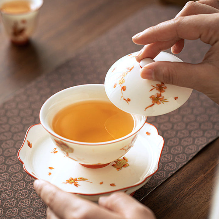 Buddha Stones Fiori di porcellana bianca Gaiwan in ceramica Sancai Tazza da tè Kung Fu Tazza da tè e piattino con coperchio