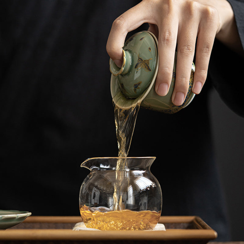 Buddha Stones Porcellana verde Farfalla Fiore Salmone Pesce Ceramica Gaiwan Sancai Tazza da tè Kung Fu Tazza da tè e piattino con coperchio