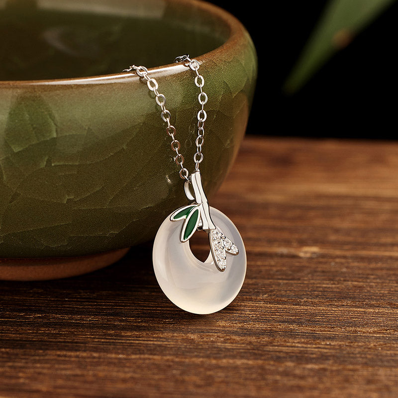 Buddha Stones 925 Sterling Silver Calcedonio Naturale Foglia di Bambù Fibbia della Pace Collana Pendente Positivo