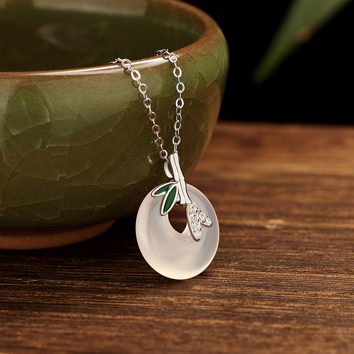 Buddha Stones 925 Sterling Silver Calcedonio Naturale Foglia di Bambù Fibbia della Pace Collana Pendente Positivo