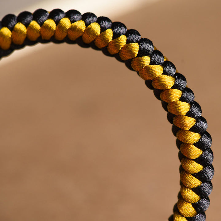 Braccialetto di purezza Om Mani Padme Hum in corda di scaglie di drago in oro nero tibetano fatto a mano con Buddha Stones