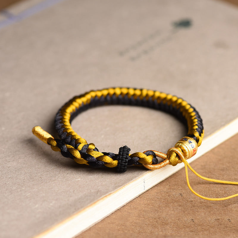 Braccialetto di purezza Om Mani Padme Hum in corda di scaglie di drago in oro nero tibetano fatto a mano con Buddha Stones