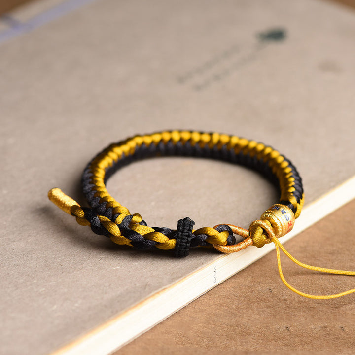 Braccialetto di purezza Om Mani Padme Hum in corda di scaglie di drago in oro nero tibetano fatto a mano con Buddha Stones