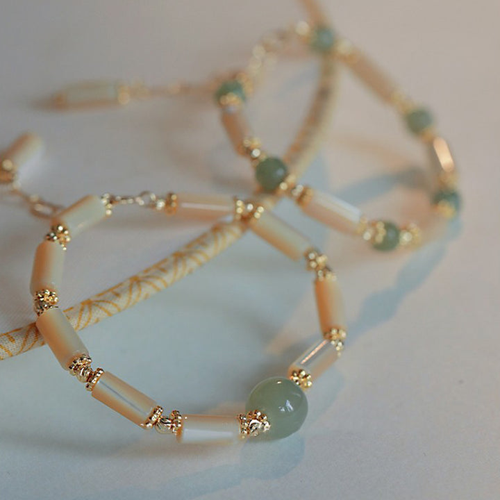 Bracciale Buddha Stones in pietra Tridacna placcata in oro 14K con perline di giada Hetian e motivo in bambù