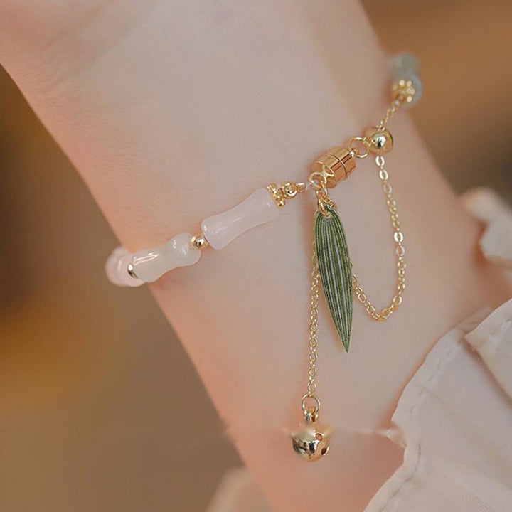 Braccialetto di protezione dalla fortuna con foglia di bambù e giada bianca Hetian placcato oro 14K Buddha Stones