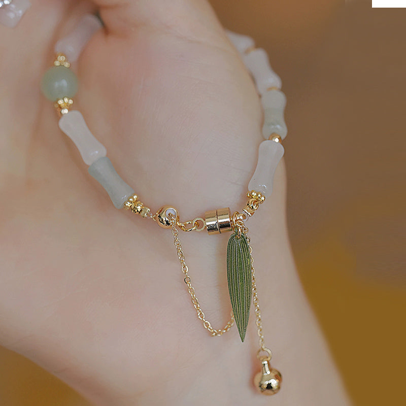 Braccialetto di protezione dalla fortuna con foglia di bambù e giada bianca Hetian placcato oro 14K Buddha Stones