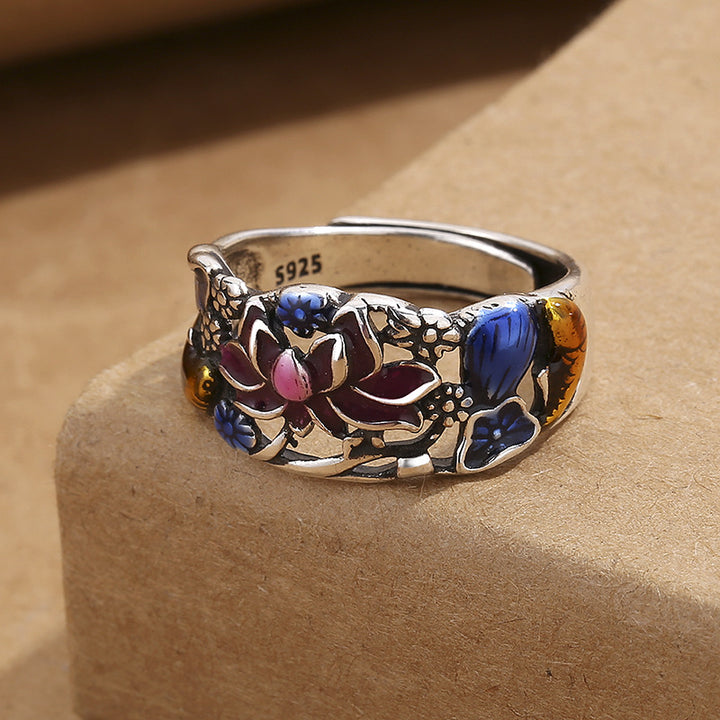 Anello di fortuna e ricchezza con Buddha Stones, pesce koi, fiore di loto e foglia.