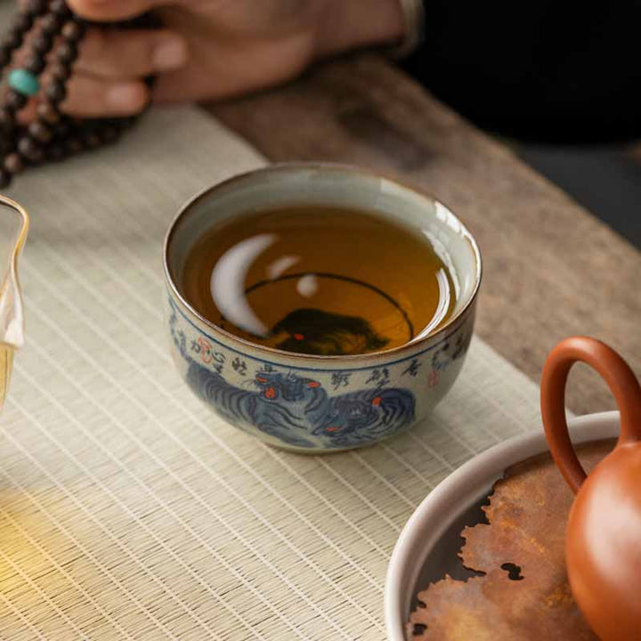 Buddha Stones Jingdezhen Tazza da tè in ceramica dipinta a mano con tigre carina Tazza da tè Kung Fu Ciotola da 140 ml