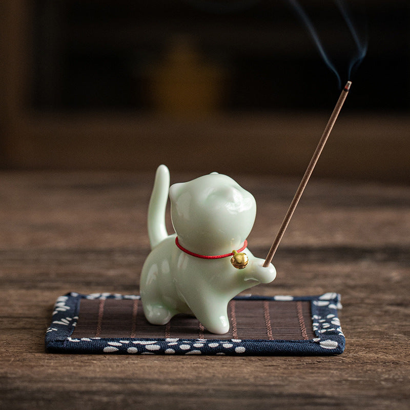Buddha Stones Mini Lucky Cat Kitten Tea Pet Ceramica Casa Scrivania Figurina Decorazione Con Tappetino Di Bambù