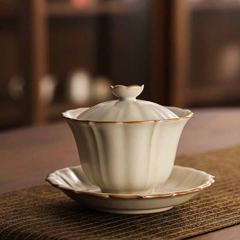Buddha Stones Beige Plum Blossom Shape Peach Branch Ceramic Gaiwan Sancai Tazza da tè Kung Fu Tazza da tè con coperchio