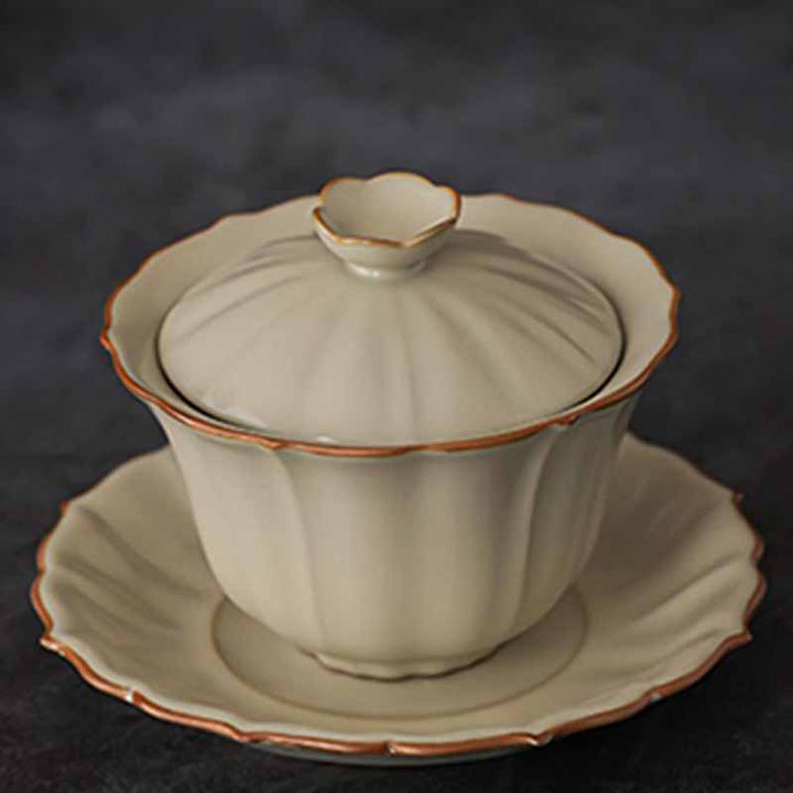 Buddha Stones Beige Plum Blossom Shape Peach Branch Ceramic Gaiwan Sancai Tazza da tè Kung Fu Tazza da tè con coperchio