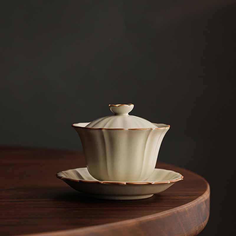 Buddha Stones Beige Plum Blossom Shape Peach Branch Ceramic Gaiwan Sancai Tazza da tè Kung Fu Tazza da tè con coperchio