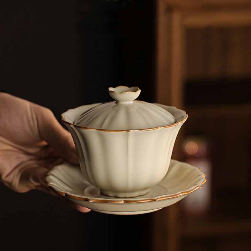 Buddha Stones Beige Plum Blossom Shape Peach Branch Ceramic Gaiwan Sancai Tazza da tè Kung Fu Tazza da tè con coperchio