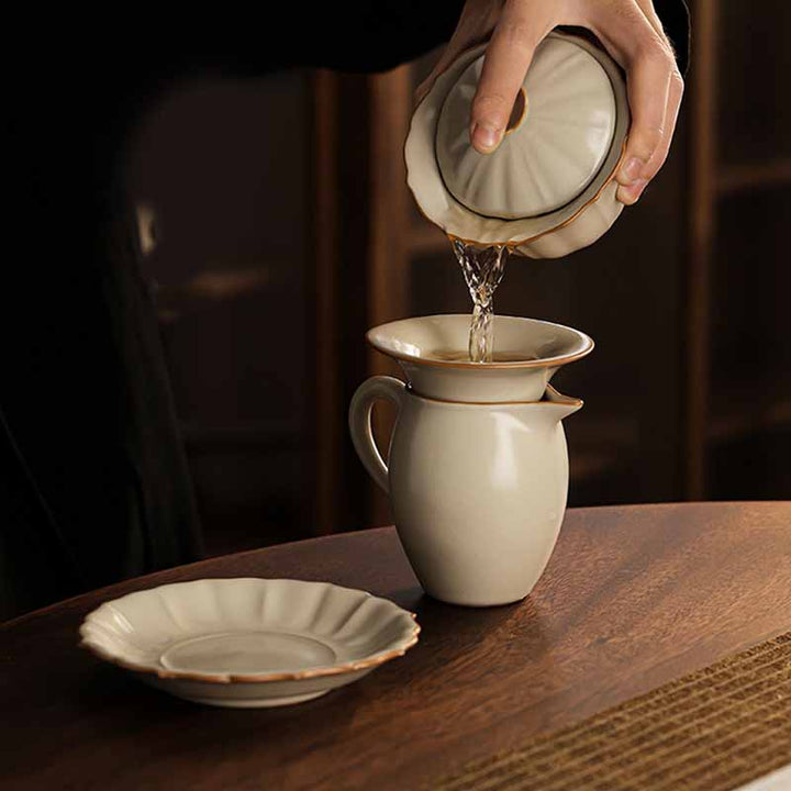 Buddha Stones Beige Plum Blossom Shape Peach Branch Ceramic Gaiwan Sancai Tazza da tè Kung Fu Tazza da tè con coperchio