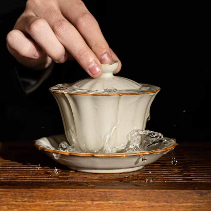 Buddha Stones Beige Plum Blossom Shape Peach Branch Ceramic Gaiwan Sancai Tazza da tè Kung Fu Tazza da tè con coperchio