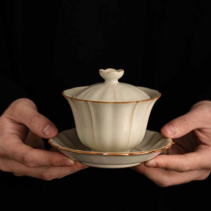 Buddha Stones Beige Plum Blossom Shape Peach Branch Ceramic Gaiwan Sancai Tazza da tè Kung Fu Tazza da tè con coperchio