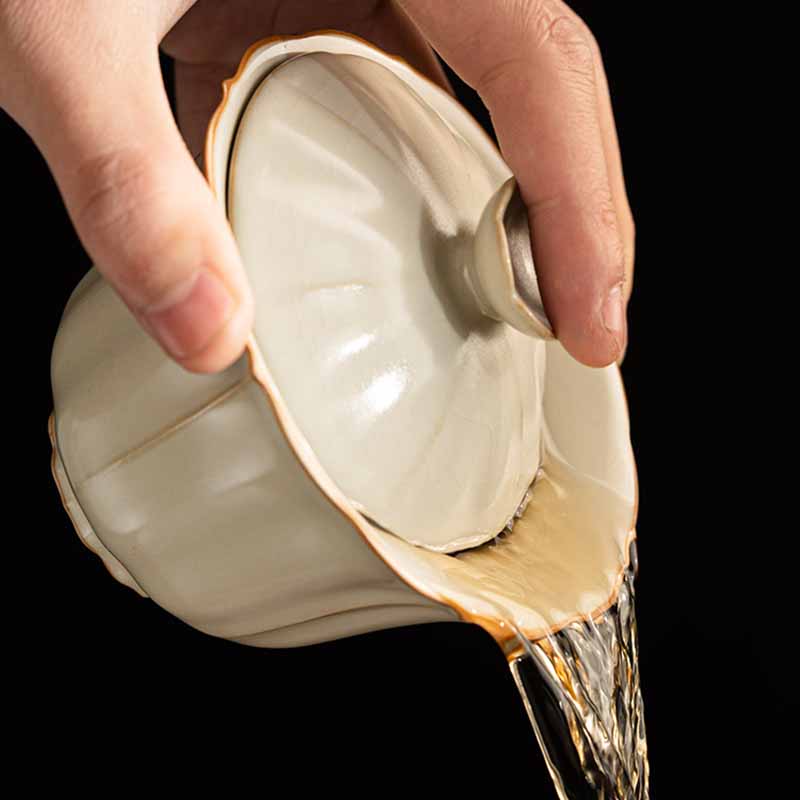 Buddha Stones Beige Plum Blossom Shape Peach Branch Ceramic Gaiwan Sancai Tazza da tè Kung Fu Tazza da tè con coperchio