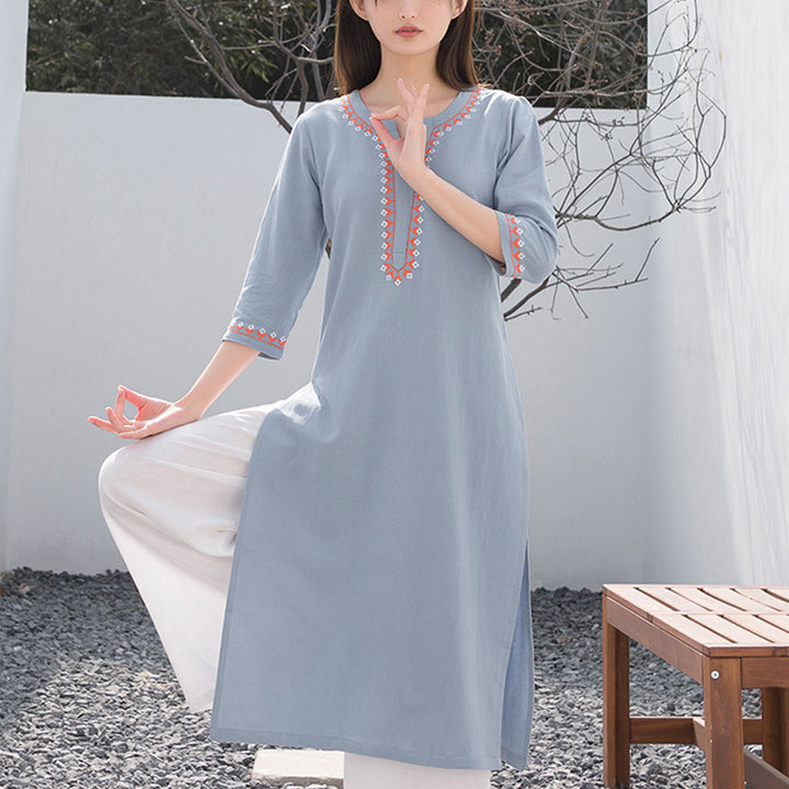 Buddha Stones 2 pezzi scollo a V ricamo yoga abbigliamento zen meditazione cotone lino top pantaloni set da donna - Top blu e pantaloni bianchi - US12, UK/AU16, EU44 (2XL)  - image 5