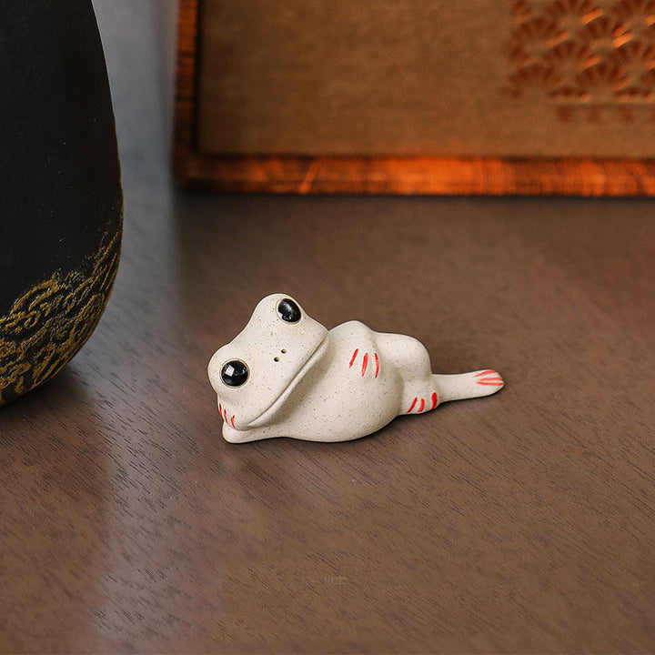 Buddha Stones Mini Piccola Rana in preghiera Ceramica Ricchezza Prosperità Casa Tè Animale domestico Figurina Decorazione - Piccola rana a riposo 6,5*2,2*3,2 cm - image 2