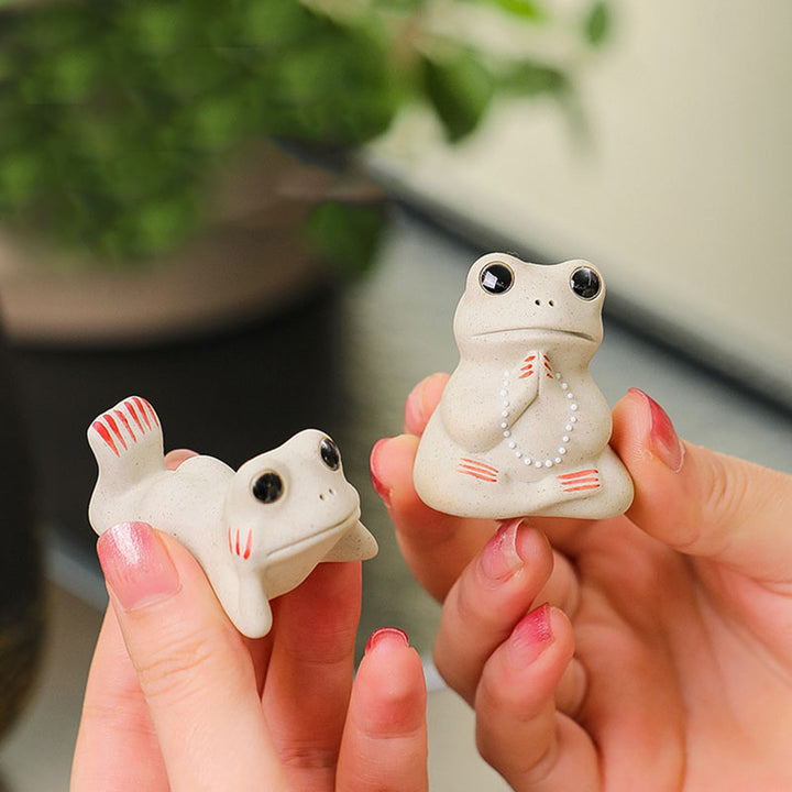Buddha Stones Mini Piccola Rana in preghiera Ceramica Ricchezza Prosperità Casa Tè Animale domestico Figurina Decorazione