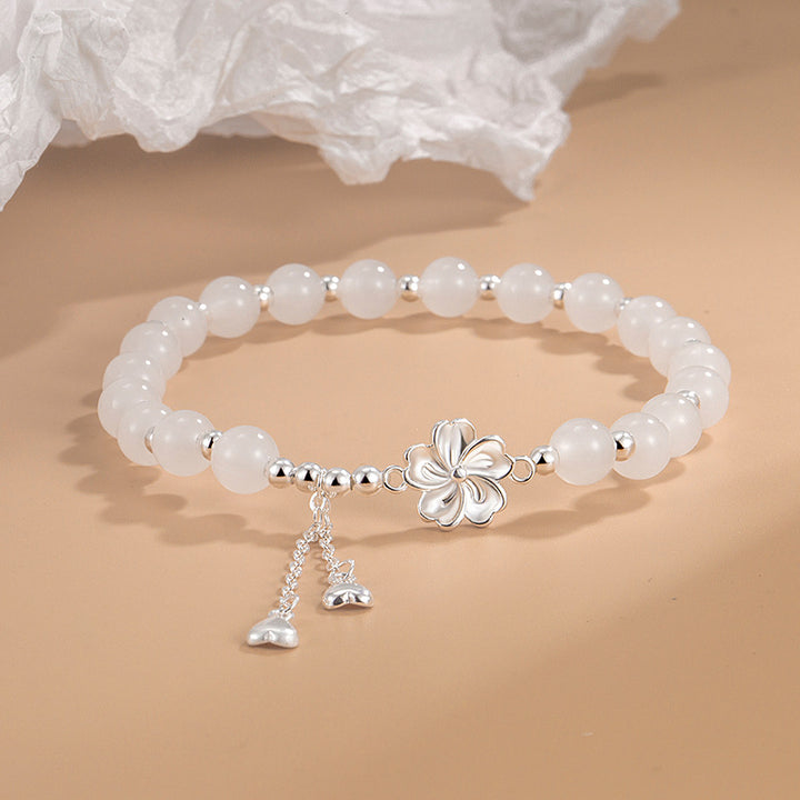 Braccialetto della fortuna con petali di fiori di pesco in giada bianca e Buddha Stones