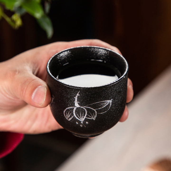 Buddha Stones Dipinto a mano Fiore di loto Bambù Crisantemo Ceramica nera Tazza da tè in ceramica Tazza da tè Kung Fu 95ml