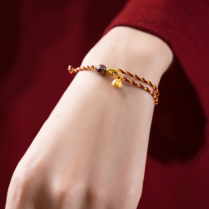 Braccialetto intrecciato con ciondolo di pace e gioia in corda di oro rosso fatto a mano con Buddha Stones