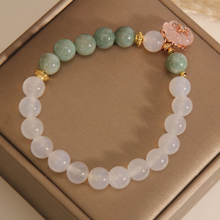 Braccialetto di protezione della fortuna con ciondolo a forma di fiore di giada e agata bianca Buddha Stones