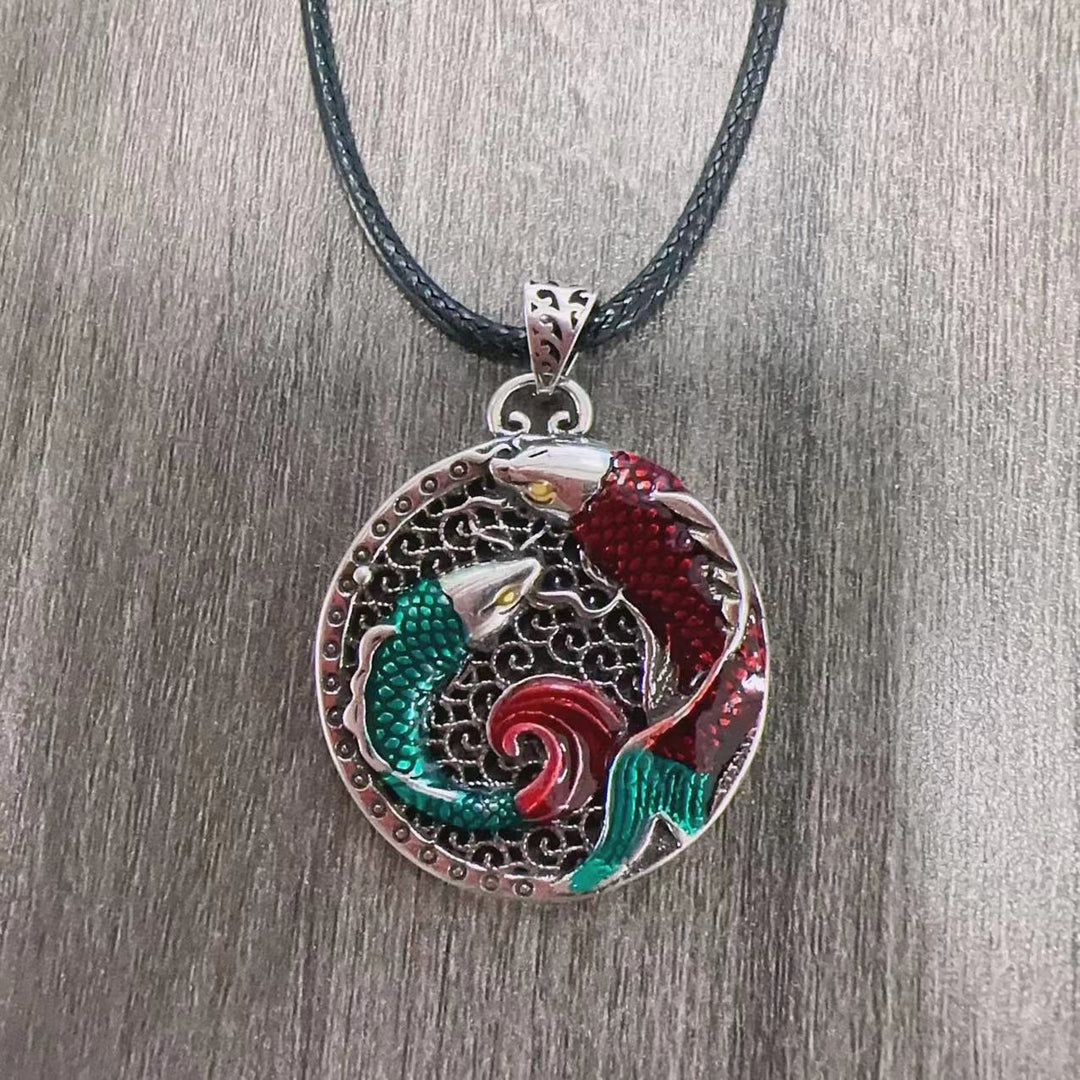 Collana di guarigione con pesce koi in rame tibetano e Buddha Stones