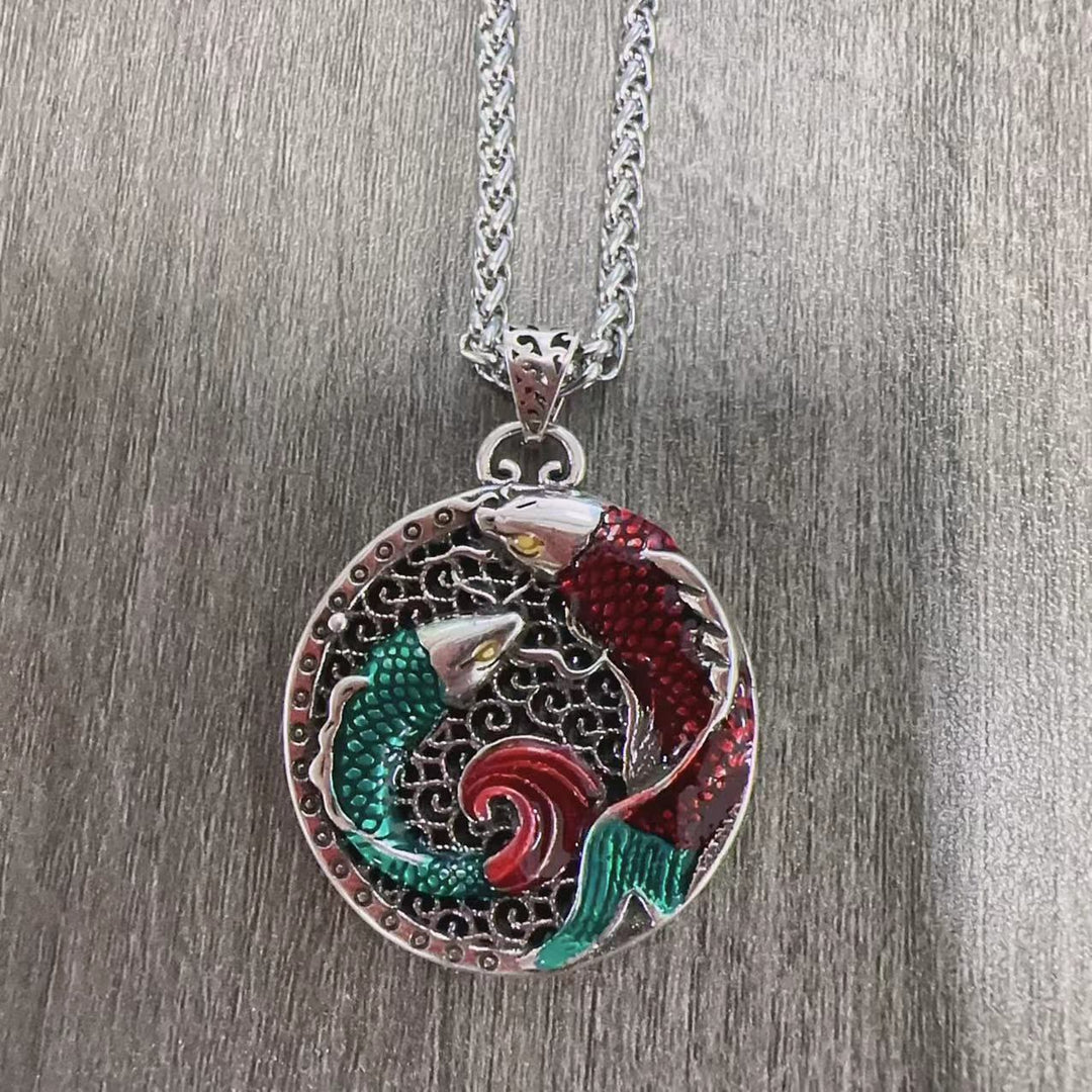Collana di guarigione con pesce koi in rame tibetano e Buddha Stones