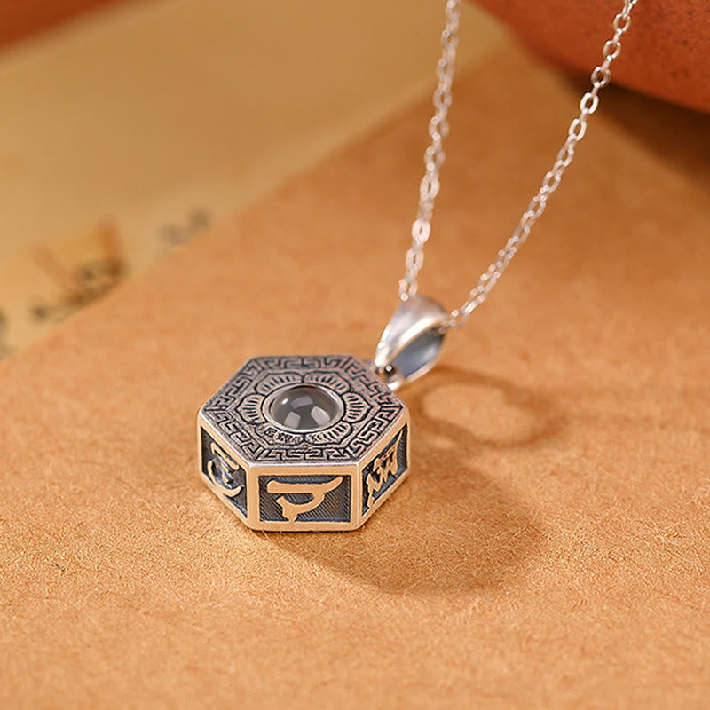 Collana con ciondolo a proiezione d'amore Buddha Stones in argento sterling 990 tibetano Om Mani Padme Hum Lotus