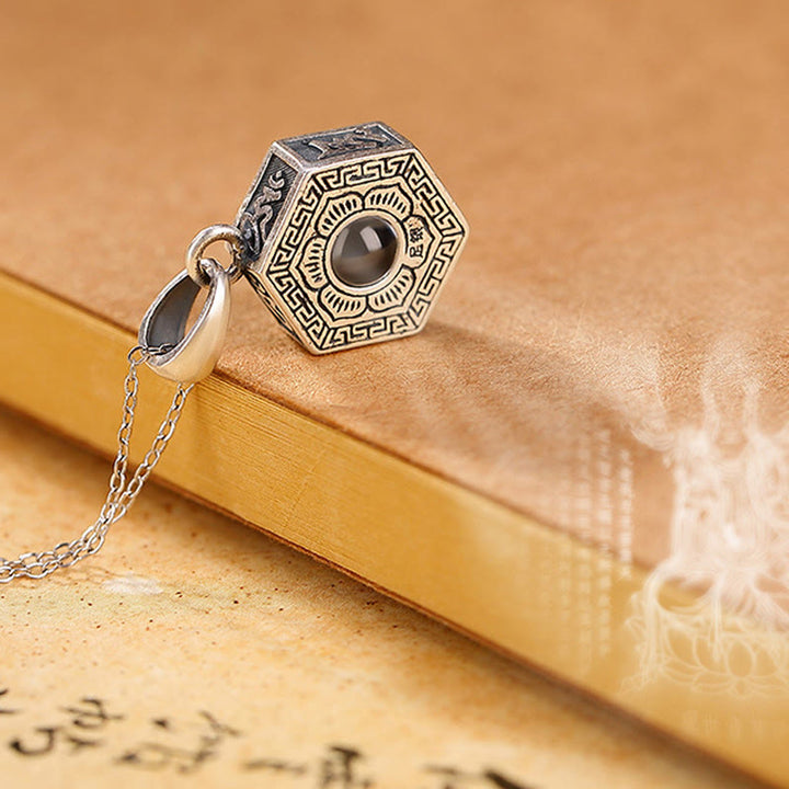 Collana con ciondolo a proiezione d'amore Buddha Stones in argento sterling 990 tibetano Om Mani Padme Hum Lotus