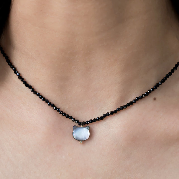 Collana girocollo con ciondolo a forma di gatto carino e spinello nero Buddha Stones - image 9
