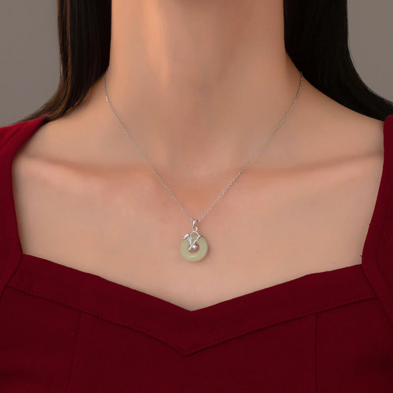 Collana con ciondolo Buddha Stones in argento sterling 925, giada Hetian, foglia di bambù, fibbia della pace e prosperità