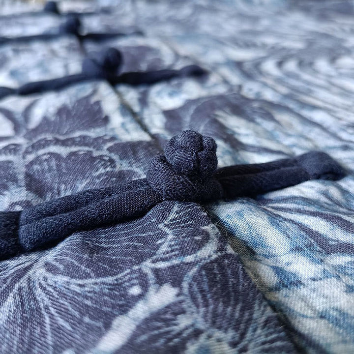 Camicia giacca in lino ramiè a maniche lunghe con motivo a rana, motivo a fiori blu e bianchi, stile retrò Buddha Stones - image 9