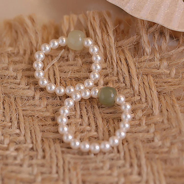 Anello portafortuna con perle di giada rotonde e Buddha Stones